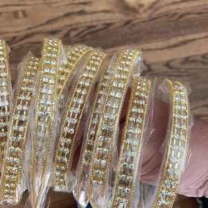 34 Head bands brand new.  Comes in Lilley Pulitzer bag